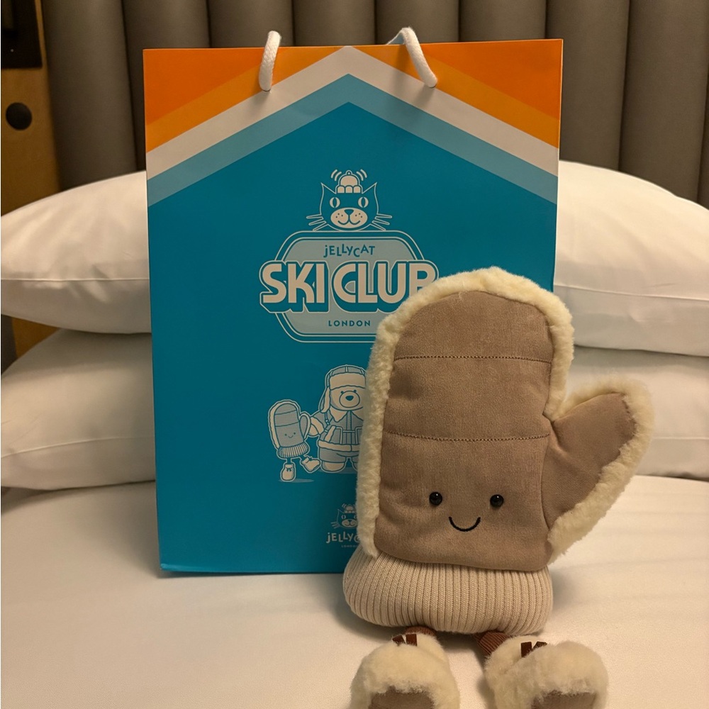 Jellycat Amuseables Fitswell Mitten winter exclusive